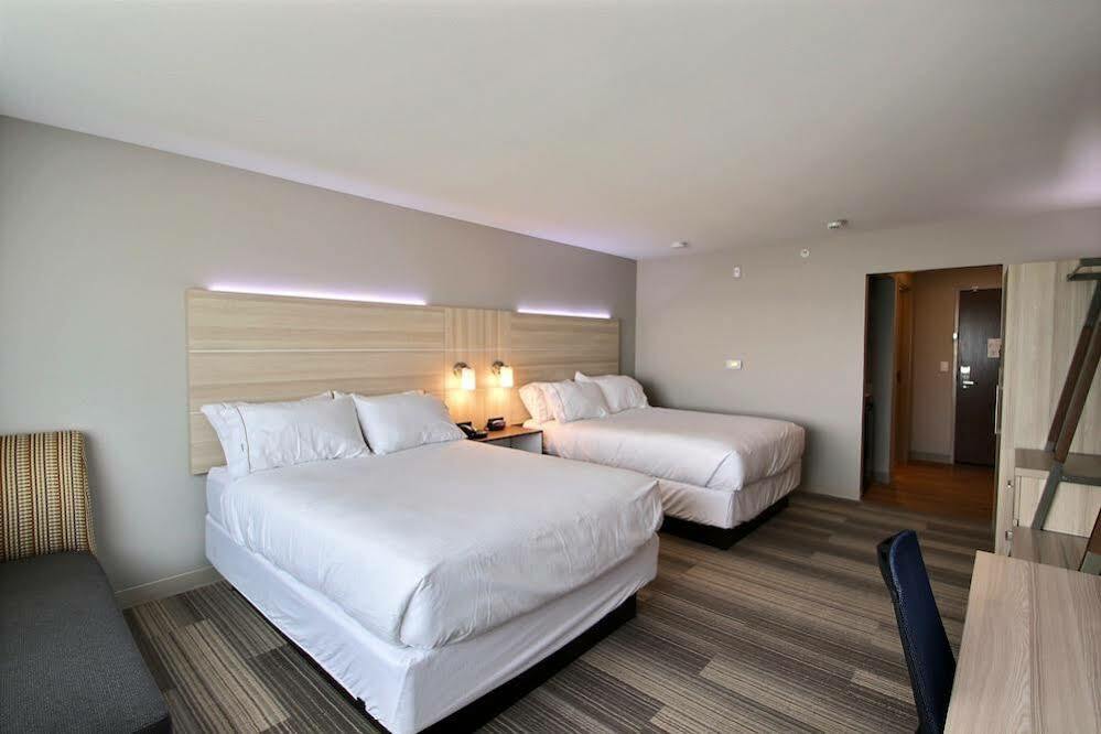 Holiday Inn Express & Suites Fond Du Lac By Ihg Exteriér fotografie